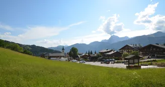 Village de Notre Dame de Bellecombe depuis le Reguet