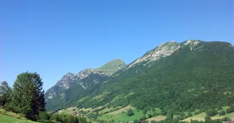 Vue d'Aillon le Jeune depuis le Col des Prés