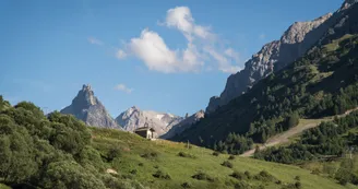 Vue sur l'aiguille noire depuis Geneuil Vue sur l'aiguille noire depuis Geneuil