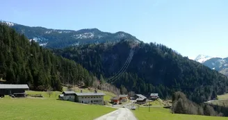 Vue sur le Grand Praz - les Cours