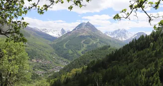 Vue depuis la montée vers le Pain de Sucre Vue depuis la montée vers le Pain de Sucre