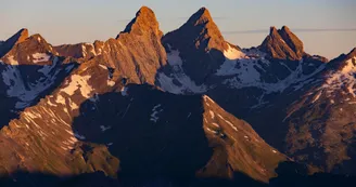 Vue sur Les Aiguilles d'Arves et l'aiguille de l'épaisseur depuis les Cerces Vue sur Les Aiguilles d'Arves et l'aiguille de l'épaisseur depuis les Cerces