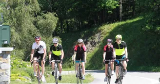 Cyclistes à vélo