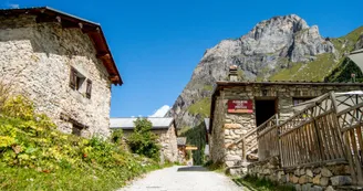 Randonnée pédestre en itinérance sur 3 jours : Les 3 Cols Randonnée pédestre en itinérance sur 3 jours : Les 3 Cols