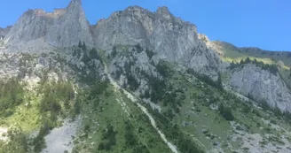 Sentier de la Roche de Janatan vallée de la Plagne Sentier de la Roche de Janatan vallée de la Plagne