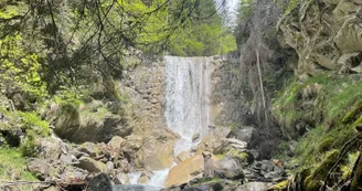 Cascade du Bonrieu sur le chemin de la boucle des hameaux - Bozel Cascade du Bonrieu sur le chemin de la boucle des hameaux - Bozel