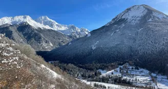 Vue sur Bozel et le Grand Bec en hiver sur la boucle des hameaux - Bozel Vue sur Bozel et le Grand Bec en hiver sur la boucle des hameaux - Bozel