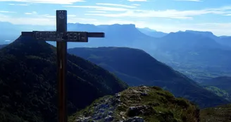 Croix au sommet de la Galoppaz Croix au sommet de la Galoppaz