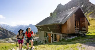 Devant le refuge sur le circuit refuge du Grand Bec (par Fontaine Froide) - Planay
