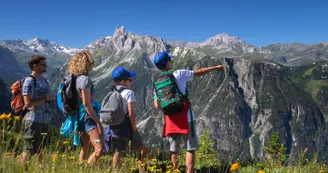 Famille sur le circuit refuge du Grand Bec (par Fontaine Froide) - Planay