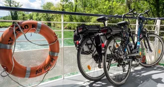 Croisière sur le canal de Savières, aux alentours de Chanaz