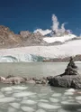 Randonneurs au pied du glacier du Grand Méan