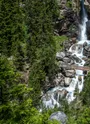 Vue sur la cascade depuis l'aire aménagée