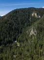 Vue sur le monolithe de Sardières