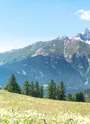 St pierre d'Extravahce au départ de la randonnée des Archettes avec la dent parrachée en arrière plan