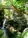 Passerrelle et cascade de la Chivolande