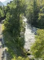 Piste cycblabe longeant l'Isère