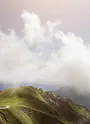 Montagne dans les nuages