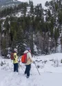 Raquettiste sur le sentier de val cenis le haut