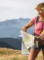 Randonneurs en train de s'orienter