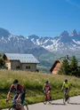 Vélo de route Albiez avec vue sur les Aiguilles d'Arves.