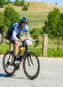 cycliste arrivant dans le village d'Albiez-Montrond