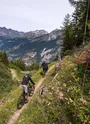Vttistes sur un sentier sur la piste La bichon